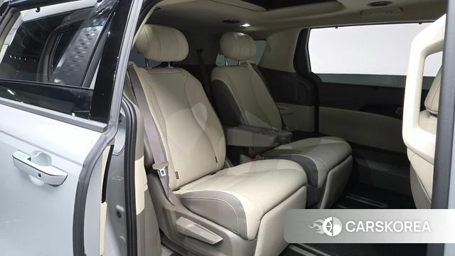 Kia The New Carnival 4th Generation 2025 Серебристо-серый из Кореи, фото 2