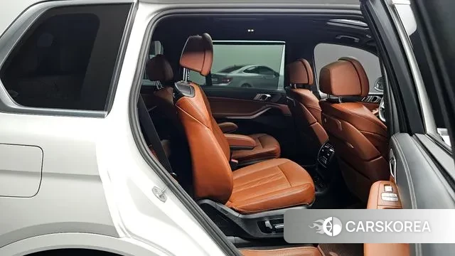 BMW X7 (G07) 2023 Белый из Кореи, фото 2