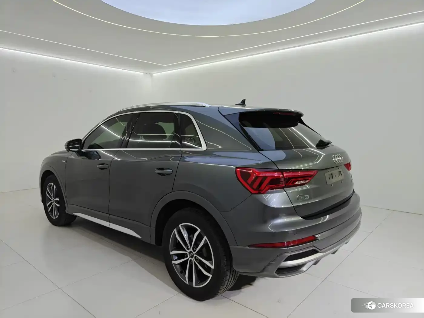 Audi Q3 2022 Silver/gray из Китая, фото 2