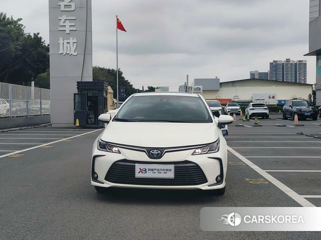 Toyota Corolla 2023 Белый из Китая, фото 2