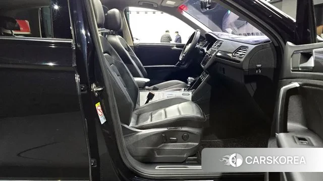 Volkswagen Tiguan second Generation 2018 Черный из Кореи, фото 2