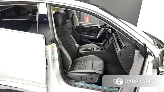 Volkswagen Arteon 2023 Белый из Кореи, фото 2