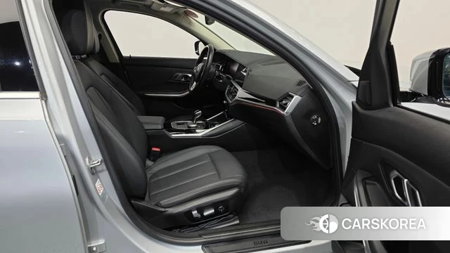 BMW 3 Series (G20) 2019 Серебристо-серый из Кореи, фото 2