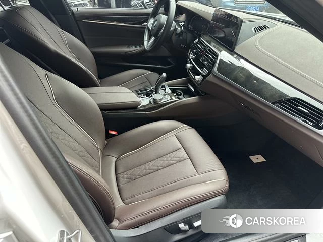 BMW 5 series 2023 Белый из Китая, фото 2