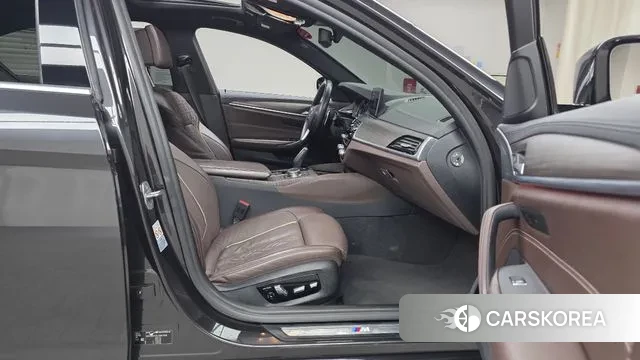 BMW 5 Series (G30) 2018 Серый из Кореи, фото 2