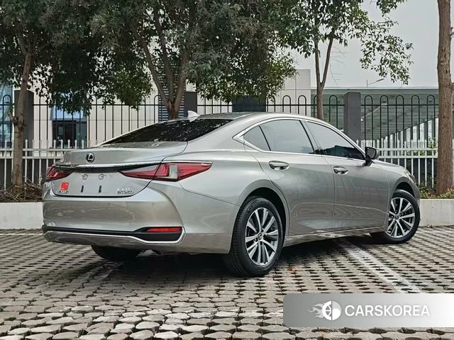 Lexus ES 2021 Серебристо-серый из Китая, фото 2