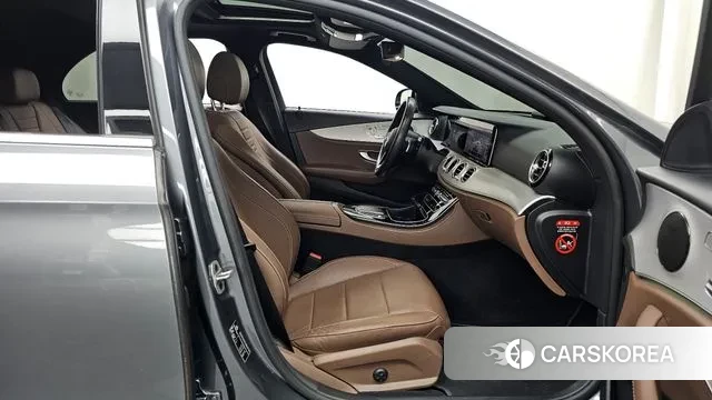 Mercedes-Benz E-Class W213 2021 Серый из Кореи, фото 2