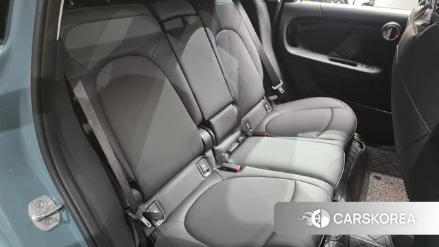 Mini Cooper Countryman 2024 Светло-серебряный цвет из Кореи, фото 2
