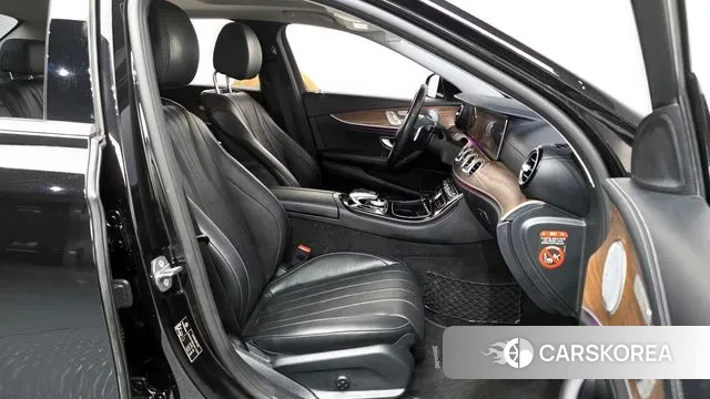 Mercedes-Benz E-Class W213 2018 Черный из Кореи, фото 2