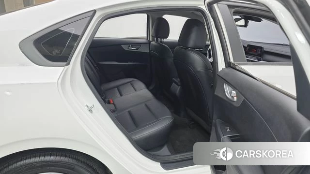 Kia The New K3 2nd generation 2022 Белый из Кореи, фото 2