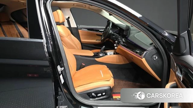 BMW 5 Series (G30) 2022 Черный из Кореи, фото 2
