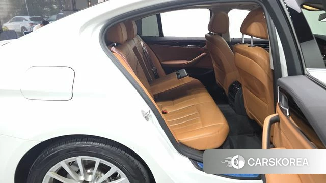 BMW 5 Series (G30) 2020 Белый из Кореи, фото 2