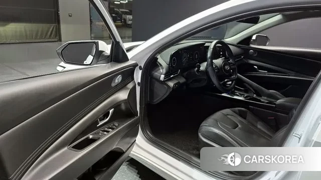 Hyundai The New Avante (CN7) 2023 Белый из Кореи, фото 2