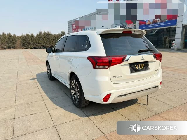 Mitsubishi  Outlander 2023 Белый из Китая, фото 2