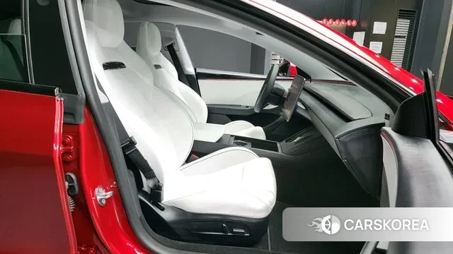 Tesla Model 3 2025 Красный из Кореи, фото 2