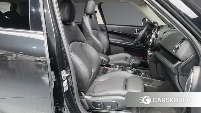 Mini Cooper Countryman 2024 Черный из Кореи, фото 2