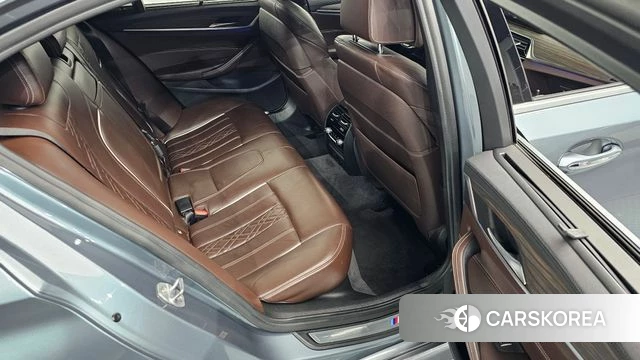 BMW 5 Series (G30) 2018 Серый из Кореи, фото 2