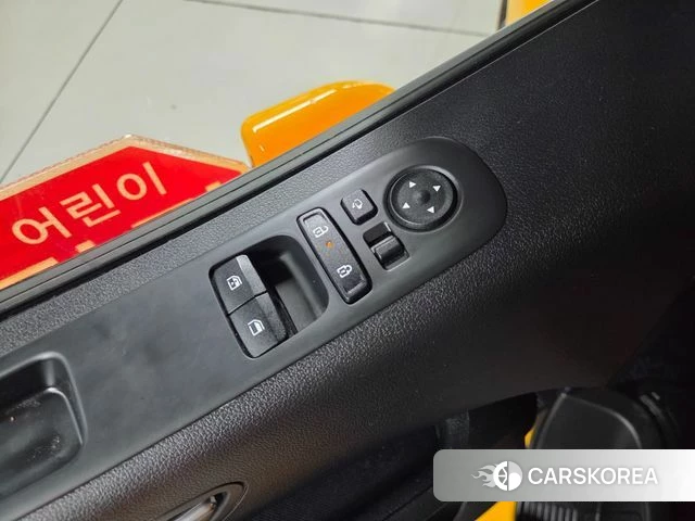 Hyundai Staria 2025 Желтый из Кореи, фото 2