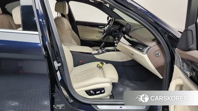 BMW 5 Series (G30) 2019 Черный из Кореи, фото 2