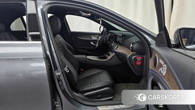 Mercedes-Benz E-Class W213 2023 Серый из Кореи, фото 2