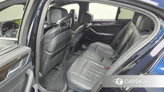 BMW 5 Series (G30) 2022 Черный из Кореи, фото 2