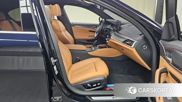 BMW 5 Series (G30) 2022 Черный из Кореи, фото 2