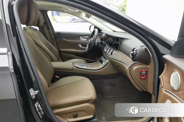 Mercedes-Benz E-class 2023 Черный из Китая, фото 2