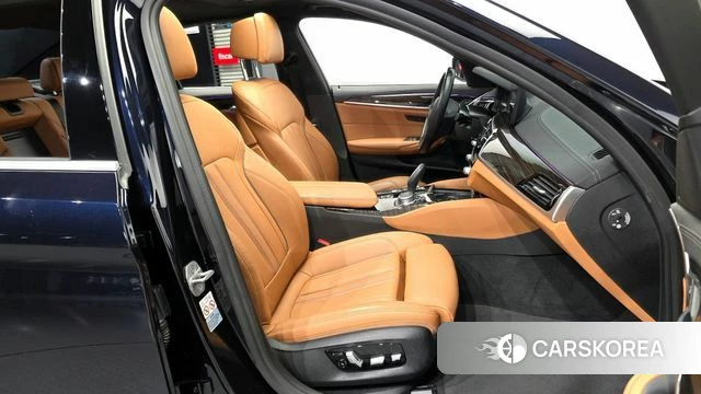 BMW 5 Series (G30) 2021 Черный из Кореи, фото 2