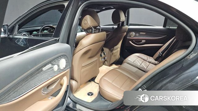 Mercedes-Benz E-Class W213 2022 Черный из Кореи, фото 2