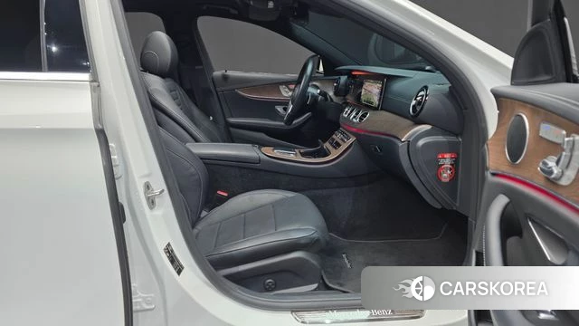 Mercedes-Benz E-Class W213 2021 Белый из Кореи, фото 2