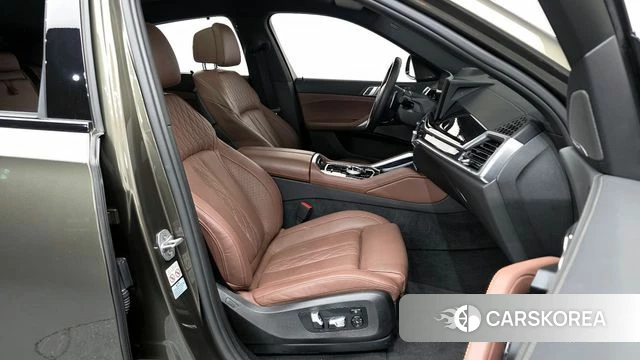 BMW X6 (G06) 2023 Коричневый из Кореи, фото 2