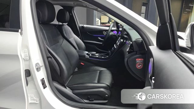 Mercedes-Benz C-Class W205 2018 Белый из Кореи, фото 2