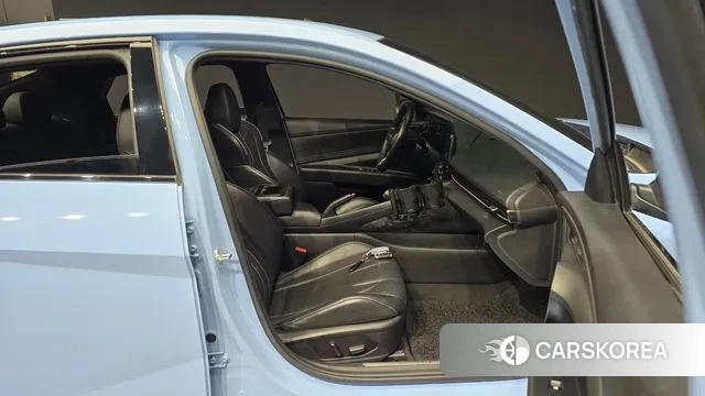 Hyundai Avante (CN7) 2022 Светло-серебряный цвет из Кореи, фото 2