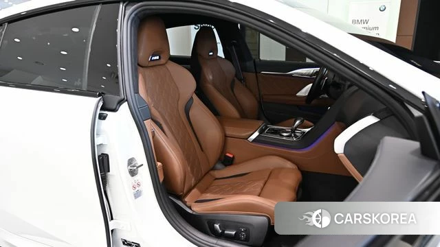 BMW M8 (G15) 2023 Белый из Кореи, фото 2