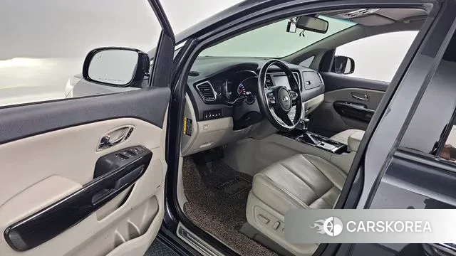 Kia The New Carnival 2019 Серый из Кореи, фото 2