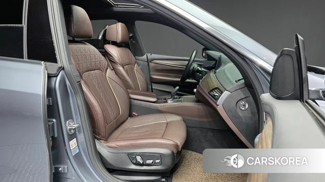 BMW 6 Series GT (G32) 2019 Серебристо-серый из Кореи, фото 2