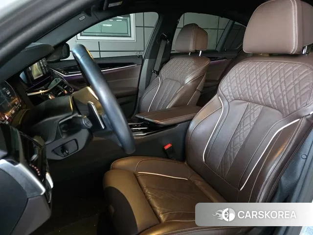 BMW 5 Series (G30) 2023 Белый из Кореи, фото 2