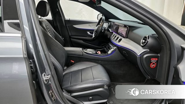 Mercedes-Benz E-Class W213 2021 Серый из Кореи, фото 2
