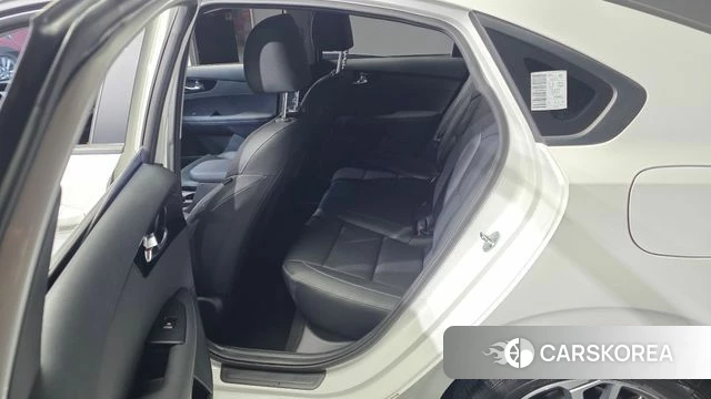 Kia The New K3 2nd generation 2023 Белый из Кореи, фото 2