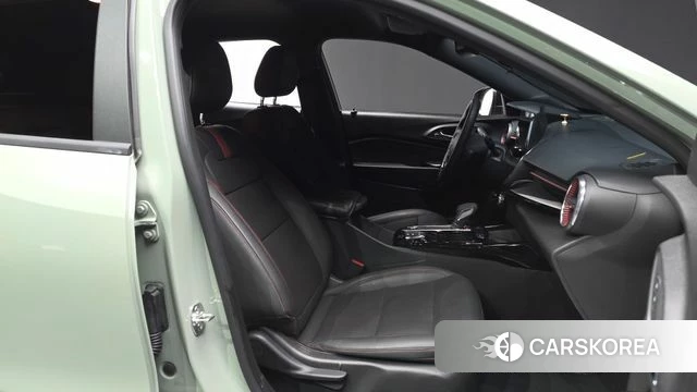 Chevrolet (GM Daewoo) Trax Crossover 2023 Светло-зеленый из Кореи, фото 2