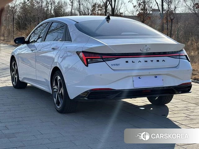 Hyundai Elantra 2022 Белый из Китая, фото 2