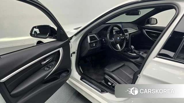 BMW 3 Series (F30) 2018 Белый из Кореи, фото 2