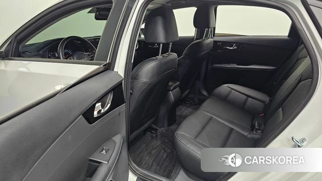 Kia The New K3 2nd generation 2024 Белый из Кореи, фото 2
