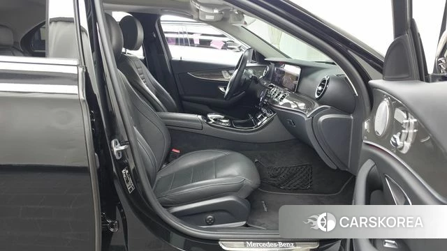 Mercedes-Benz E-Class W213 2020 Черный из Кореи, фото 2