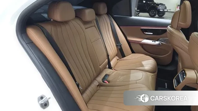 Mercedes-Benz E-Class W214 2024 Белый из Кореи, фото 2