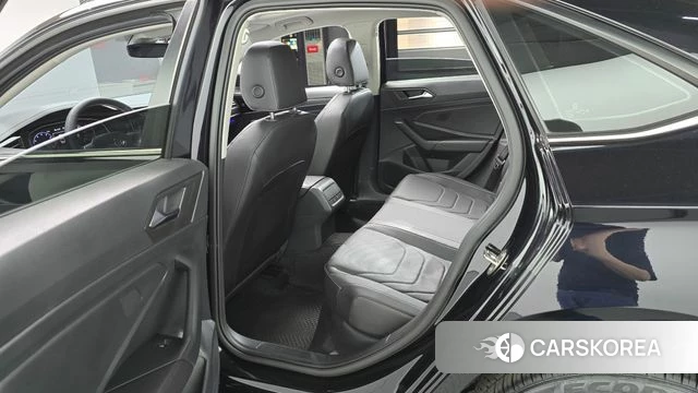 Volkswagen 7th Generation of Jetta 2023 Черный из Кореи, фото 2