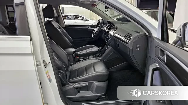 Volkswagen Tiguan second Generation 2019 Белый из Кореи, фото 2