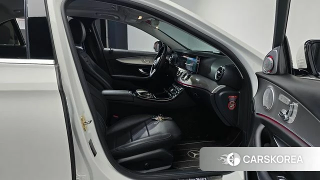 Mercedes-Benz E-Class W213 2019 Белый из Кореи, фото 2