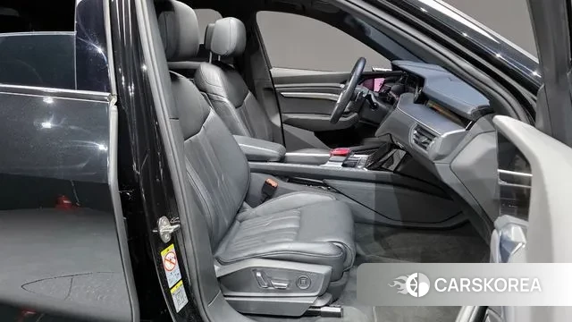 Audi e-Tron 2022 Черный из Кореи, фото 2