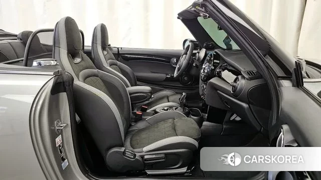 Mini Cooper S Convertible 2023 Серебряный из Кореи, фото 2